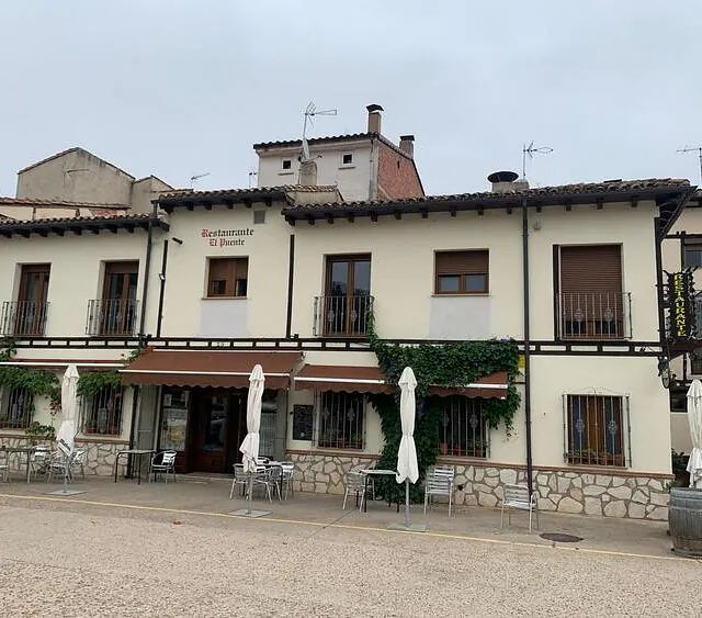 Fachada restaurante el puente